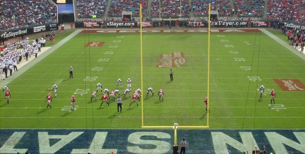 college-football-bowl-taxslayer-game